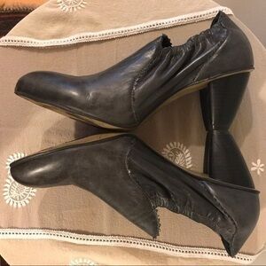 Everybody by B Z Moda Grey Stack Heel Shoes 🥿